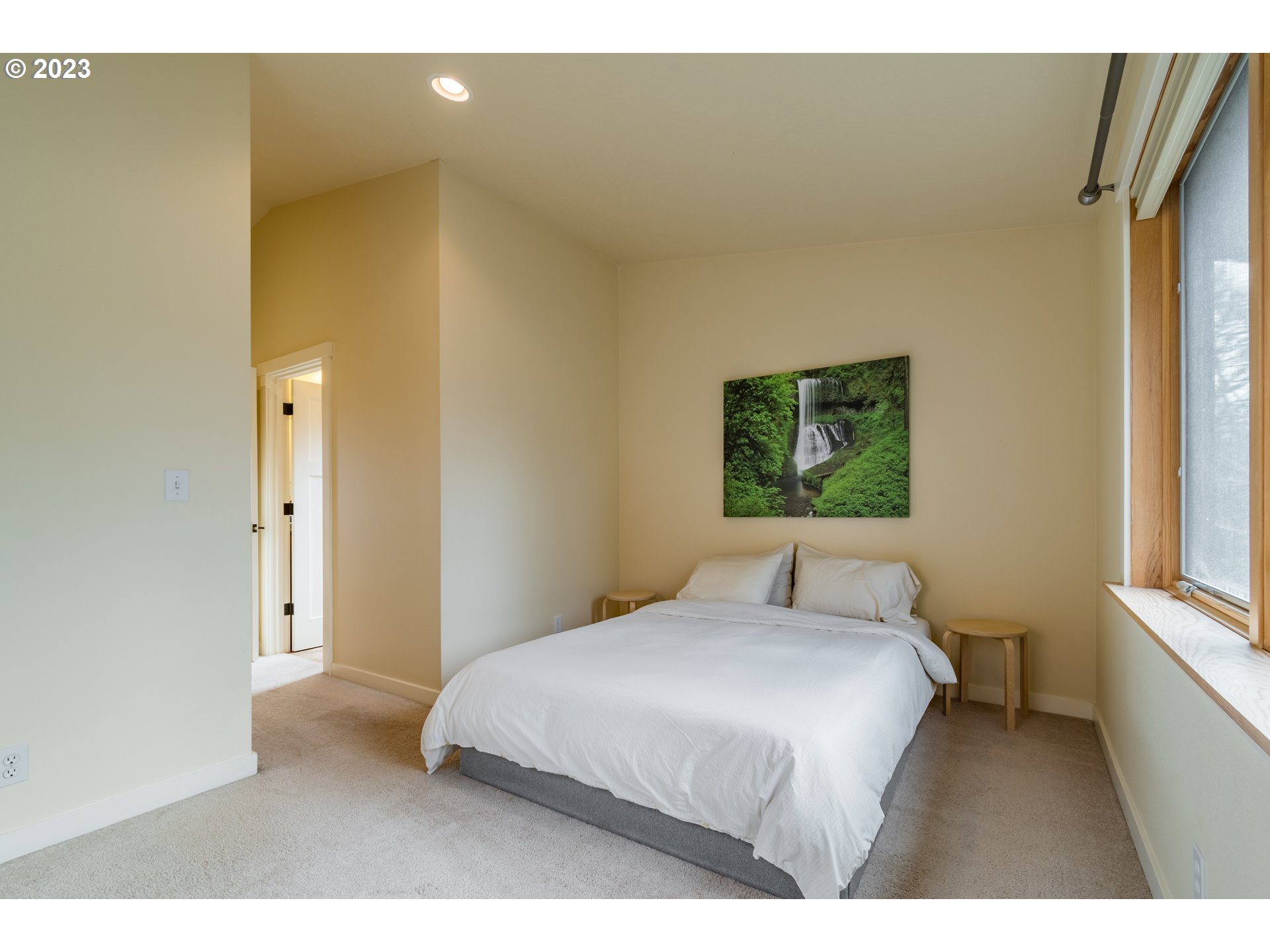 1410 Perdue Loop Eugene, OR 97401 - Photo 19 of 32 a bedroom with a bed and a window