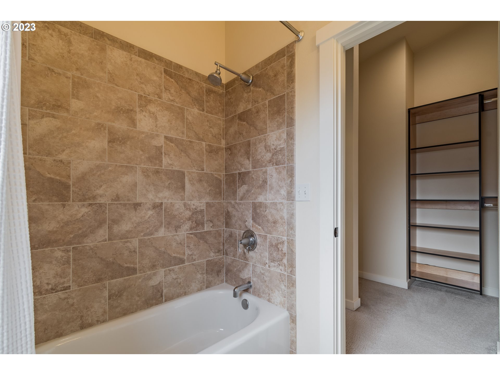 1410 Perdue Loop Eugene, OR 97401 - Photo 23 of 32 a bathroom with a shower