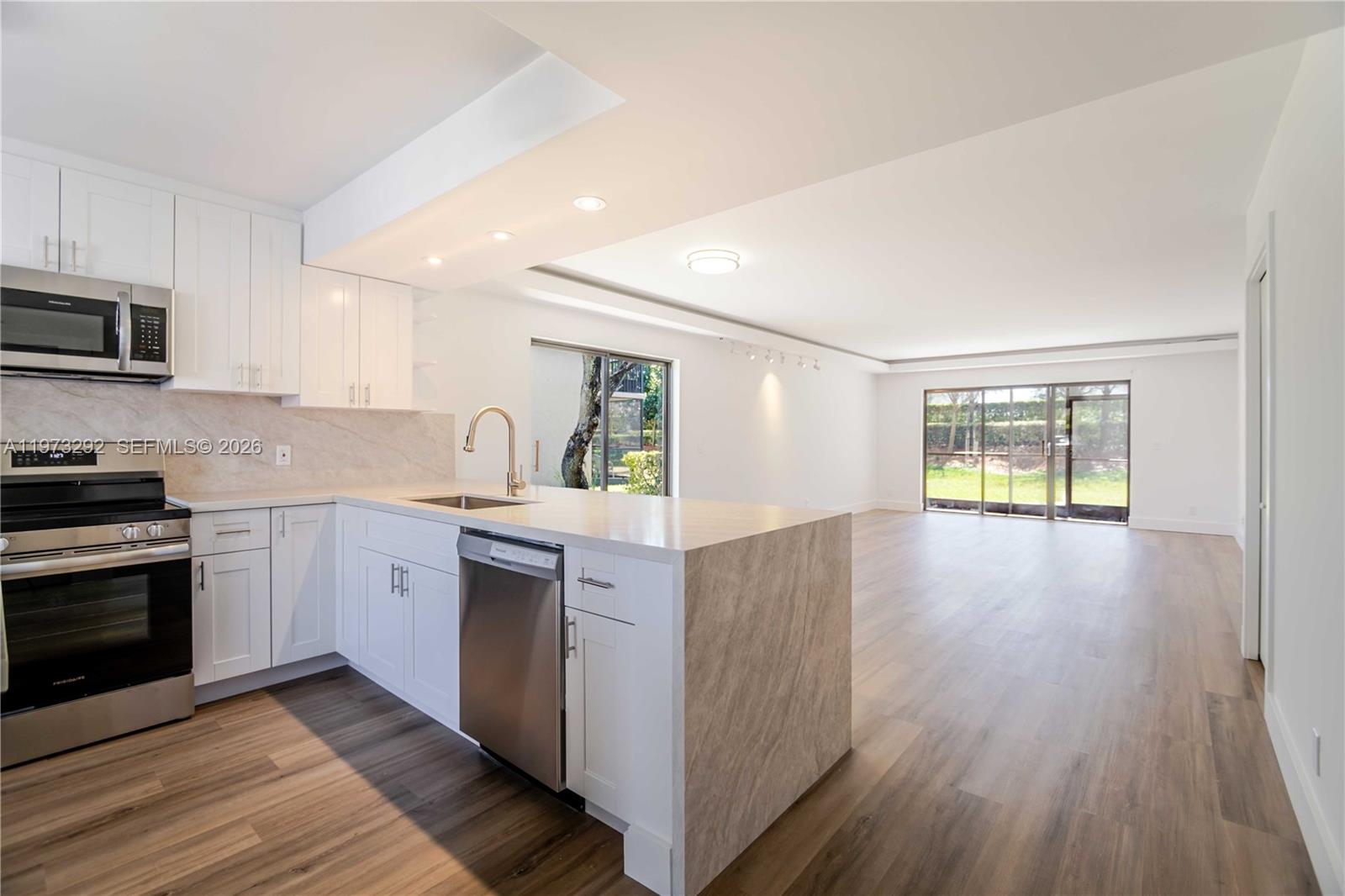 370 Racquet Club Road, Unit 101 Weston, FL 33326 - Photo 3 of 21