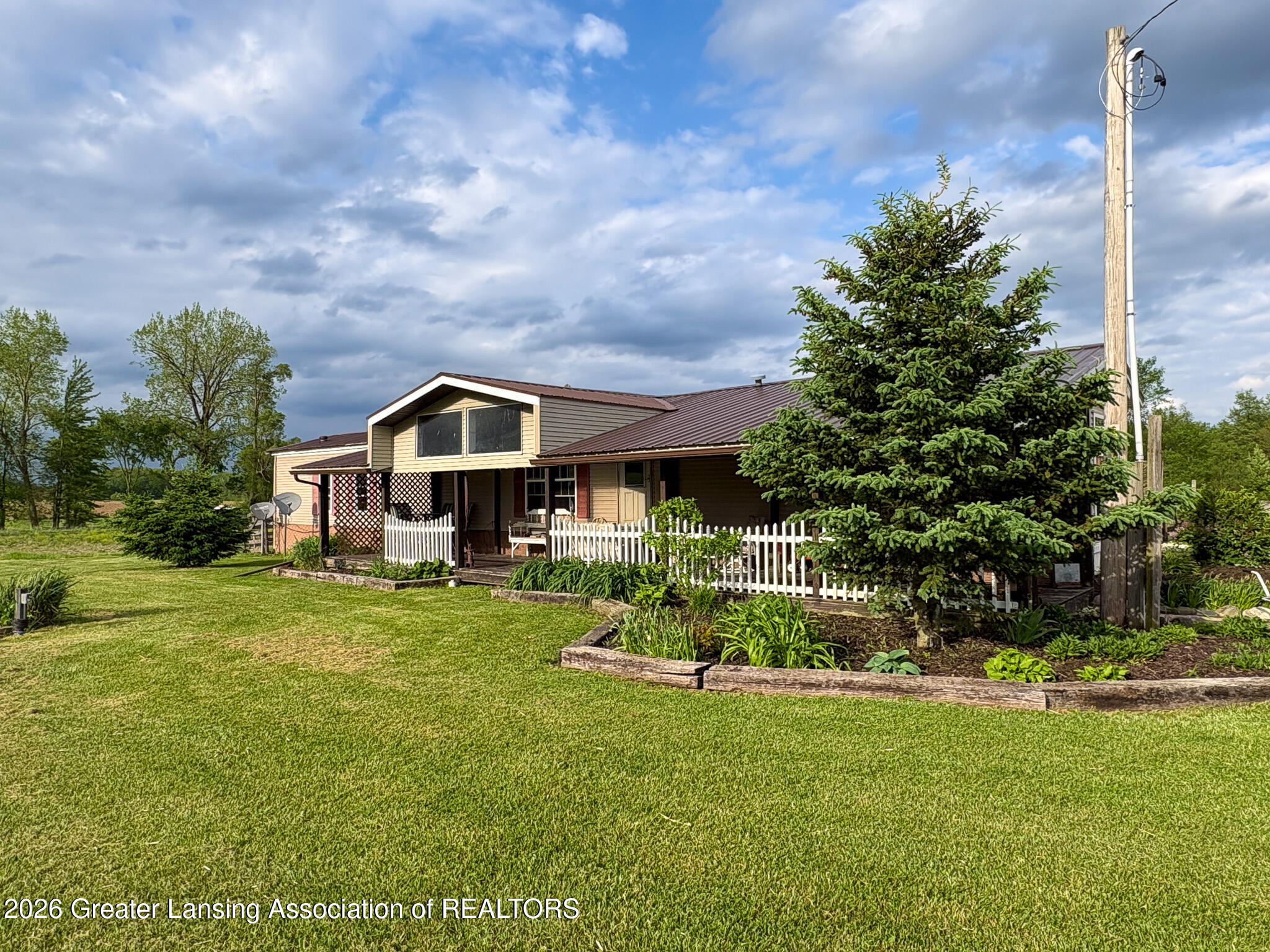 6087 Pease Road South Bellevue, MI 49021 - Photo 2 of 30 IMG_0102
