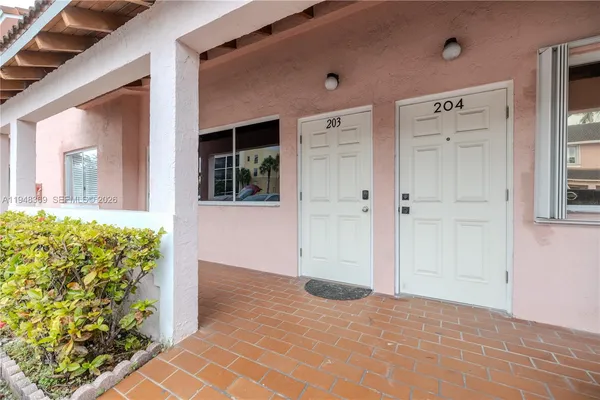 $2,200 | 8013 Lake Drive, Unit 203, Doral, FL 33166