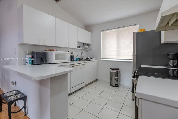$2,200 | 8013 Lake Drive, Unit 203, Doral, FL 33166