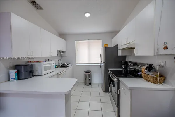 $2,200 | 8013 Lake Drive, Unit 203, Doral, FL 33166