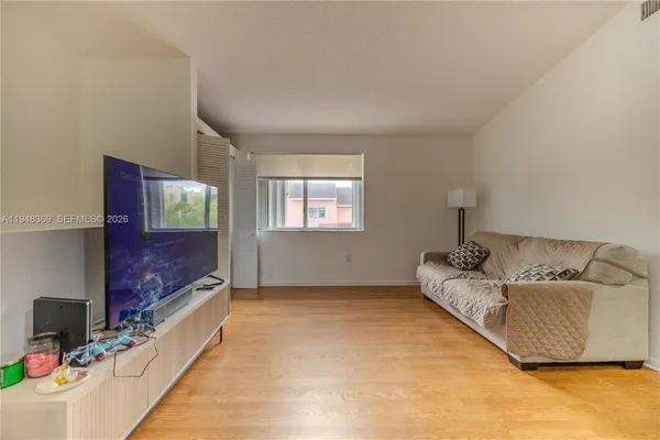 $2,200 | 8013 Lake Drive, Unit 203, Doral, FL 33166