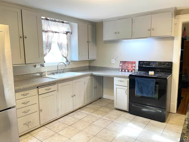 $137,500 | 724 Northeast Wabash Avenue, Topeka, KS 66616