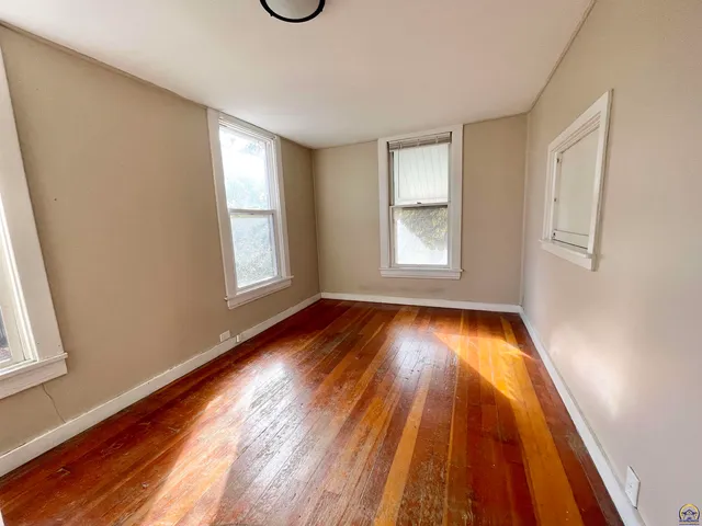 $137,500 | 724 Northeast Wabash Avenue, Topeka, KS 66616