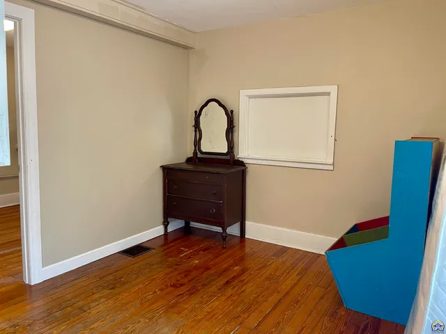 $137,500 | 724 Northeast Wabash Avenue, Topeka, KS 66616