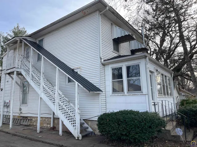 $137,500 | 724 Northeast Wabash Avenue, Topeka, KS 66616