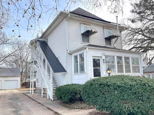 $137,500 | 724 Northeast Wabash Avenue, Topeka, KS 66616