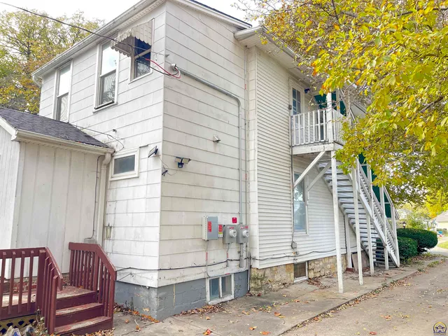 $137,500 | 724 Northeast Wabash Avenue, Topeka, KS 66616