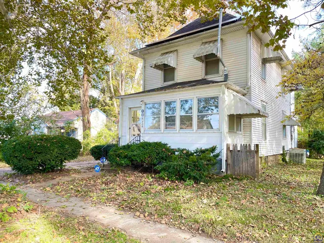 $137,500 | 724 Northeast Wabash Avenue, Topeka, KS 66616
