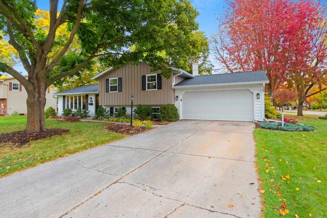 624 Voelker Street, De Pere, WI 54115