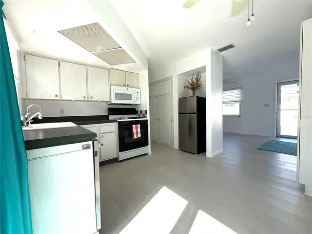 $148,000 | 12400 Park Boulevard North, Unit 524, Seminole, FL 33772