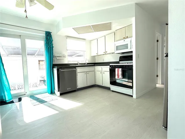 $148,000 | 12400 Park Boulevard North, Unit 524, Seminole, FL 33772