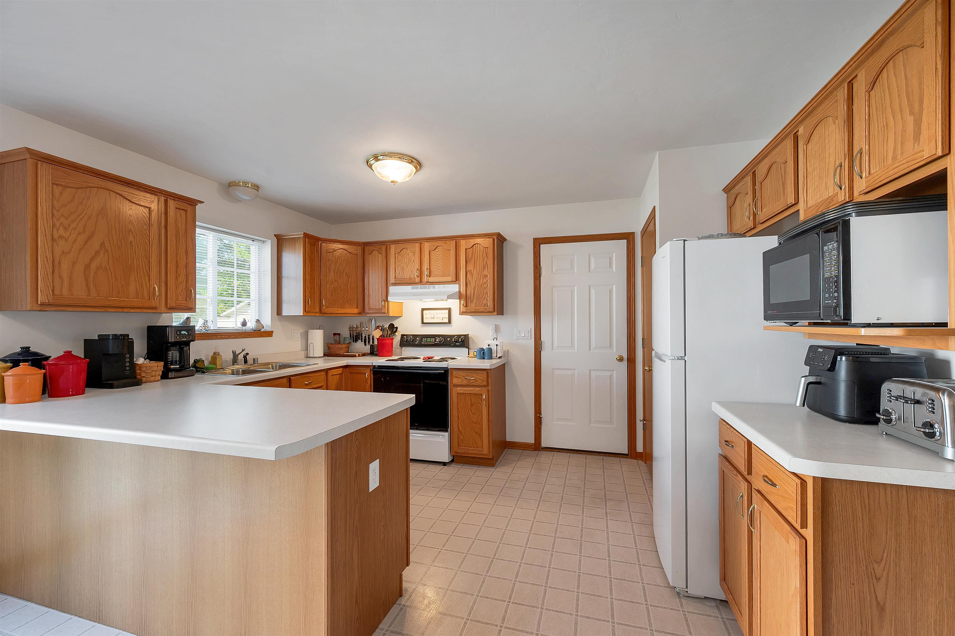 2535 Gemini Road Green Bay, WI 54311 - Photo 11 of 45