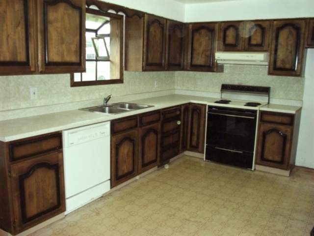 322 West Barnes Road Spokane, WA 99218 - Photo 2 of 9