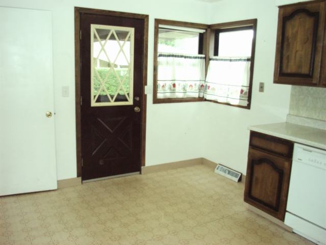 322 West Barnes Road Spokane, WA 99218 - Photo 3 of 9