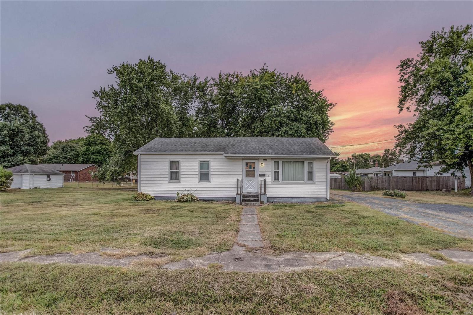 504 West Spring Street Staunton, IL 62088 - Photo 1 of 23