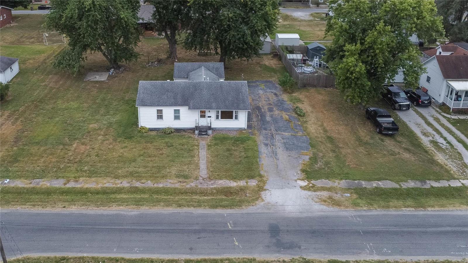 504 West Spring Street Staunton, IL 62088 - Photo 2 of 23