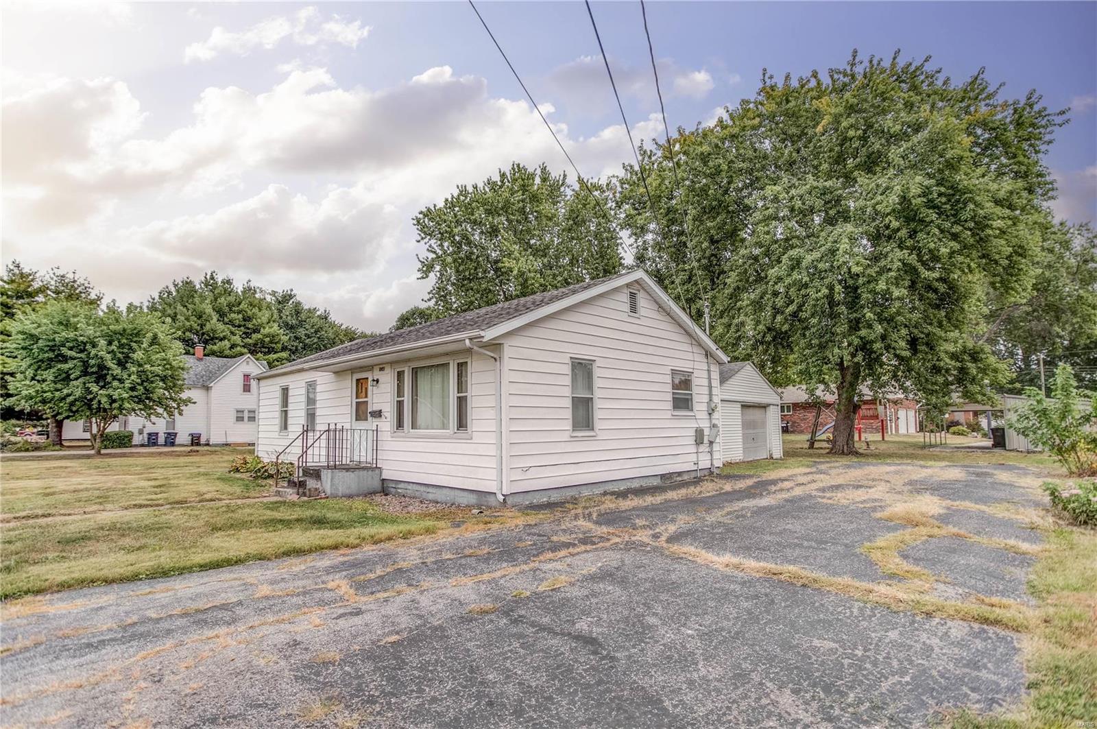 504 West Spring Street Staunton, IL 62088 - Photo 3 of 23