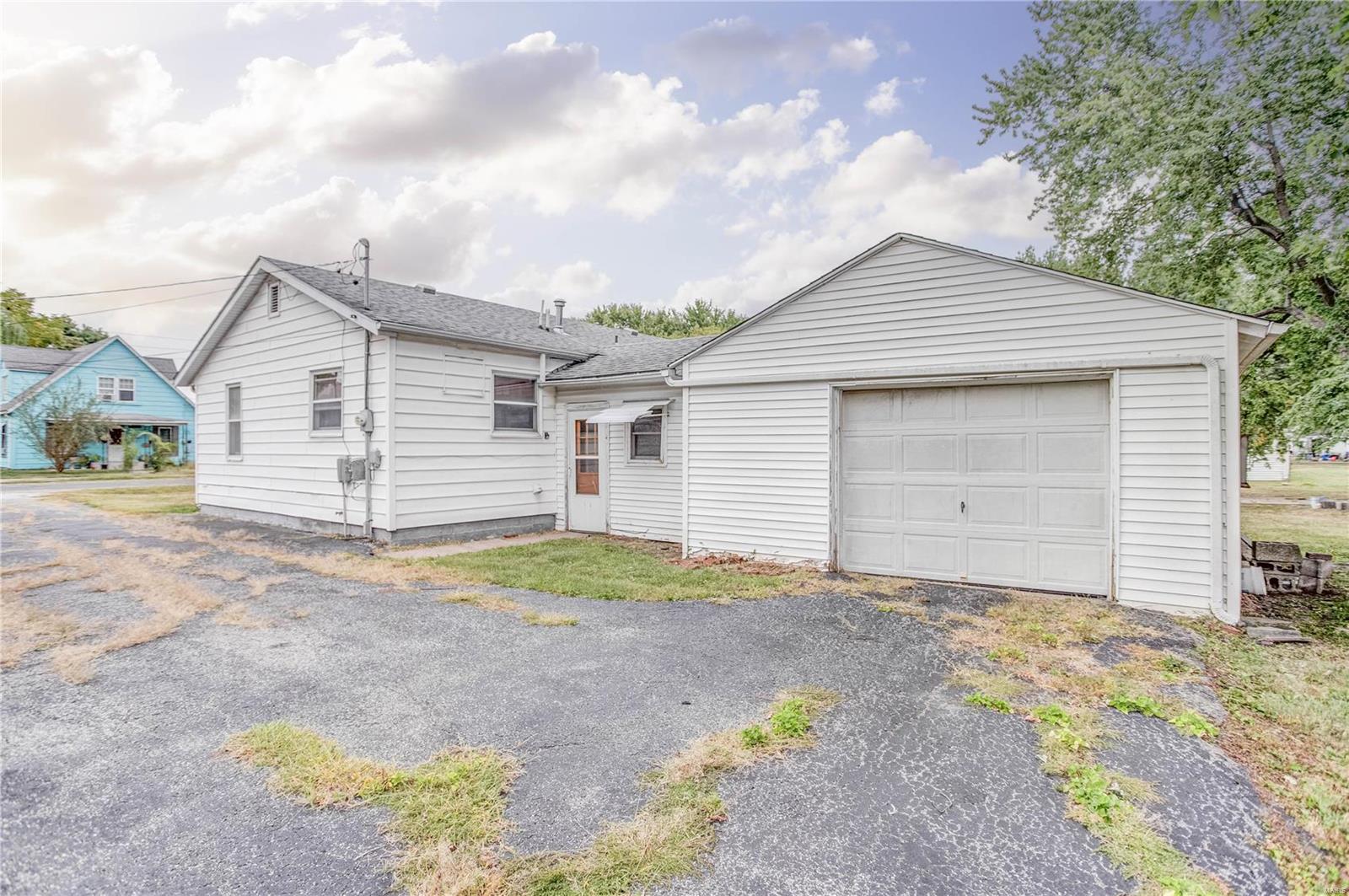 504 West Spring Street Staunton, IL 62088 - Photo 5 of 23