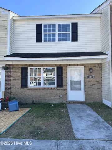 $1,300 | 411 Myrtlewood Circle, Jacksonville, NC 28546