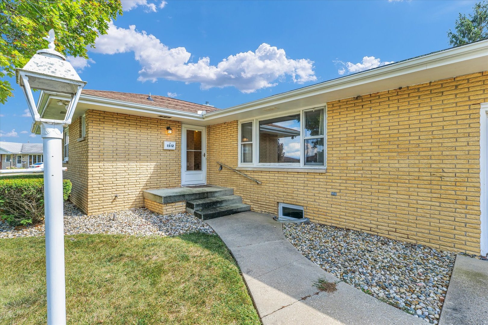 1512 Locust Avenue Rantoul, IL 61866 - Photo 4 of 39 a front view of a house with a garden