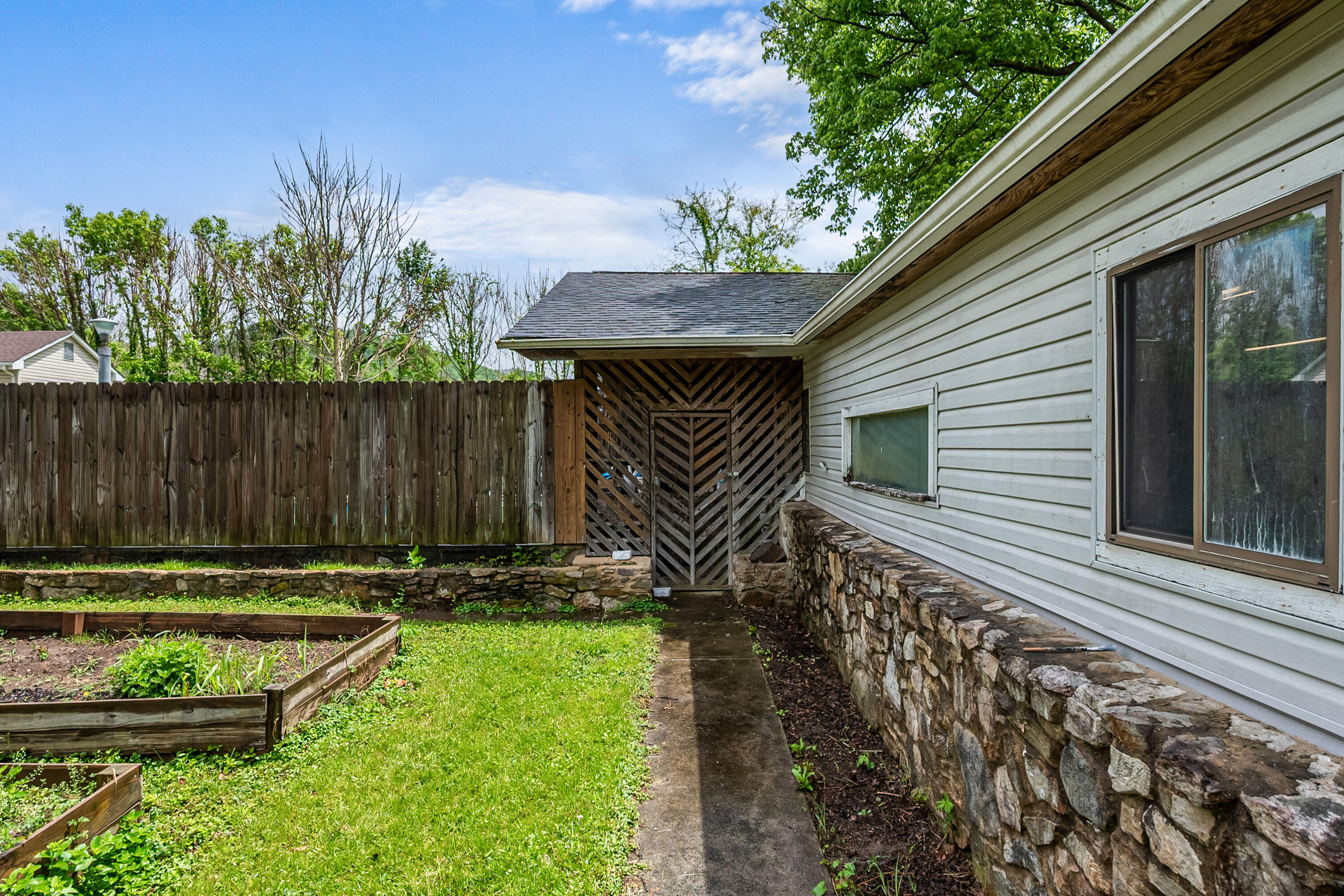 9151 Roanoke Road Elliston, VA 24087 - Photo 25 of 38 e7