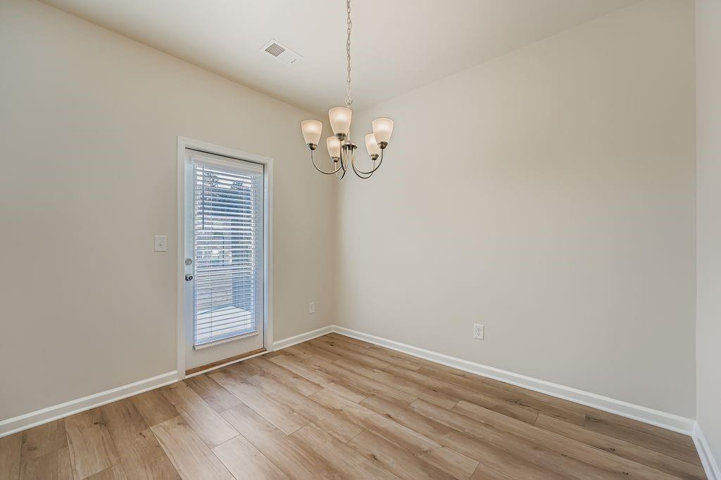 6376 Sundowner Place Atlanta, GA 30331 - Photo 8 of 36