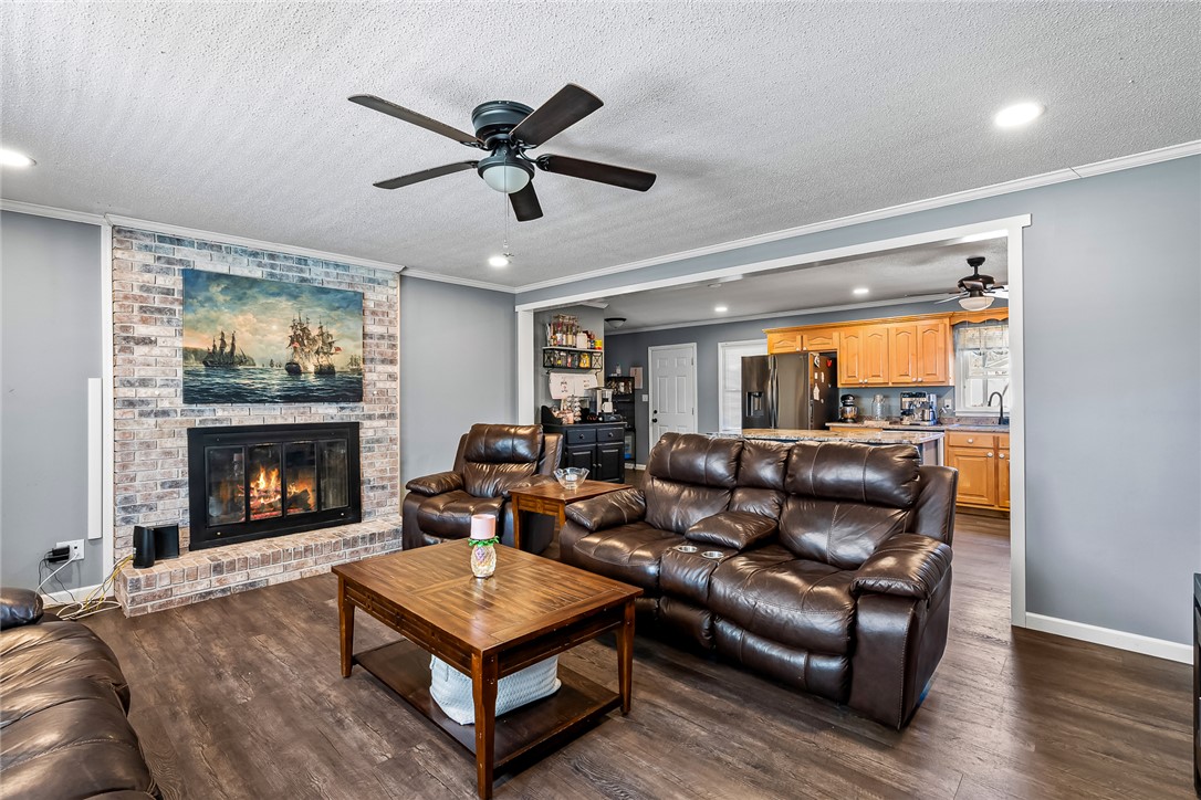 211 Old Brickyard Road Pelzer, SC 29669 - Photo 4 of 22 Living Room