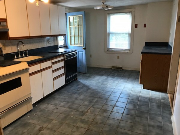 62 Oakhurst Road Hopkinton, MA 01748 - Photo 3 of 3 Gallery Image 3