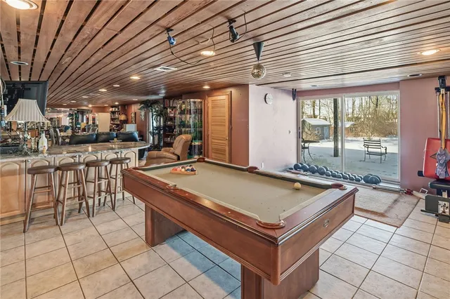 $1,199,900 | 585 Meadow View Avenue, Warwick, RI 02889