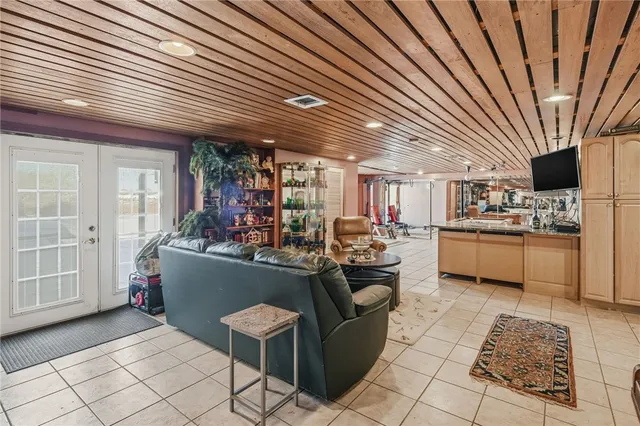 $1,199,900 | 585 Meadow View Avenue, Warwick, RI 02889