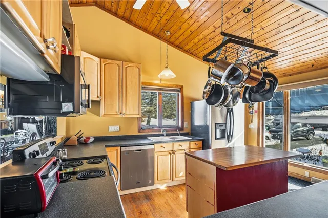 $1,199,900 | 585 Meadow View Avenue, Warwick, RI 02889