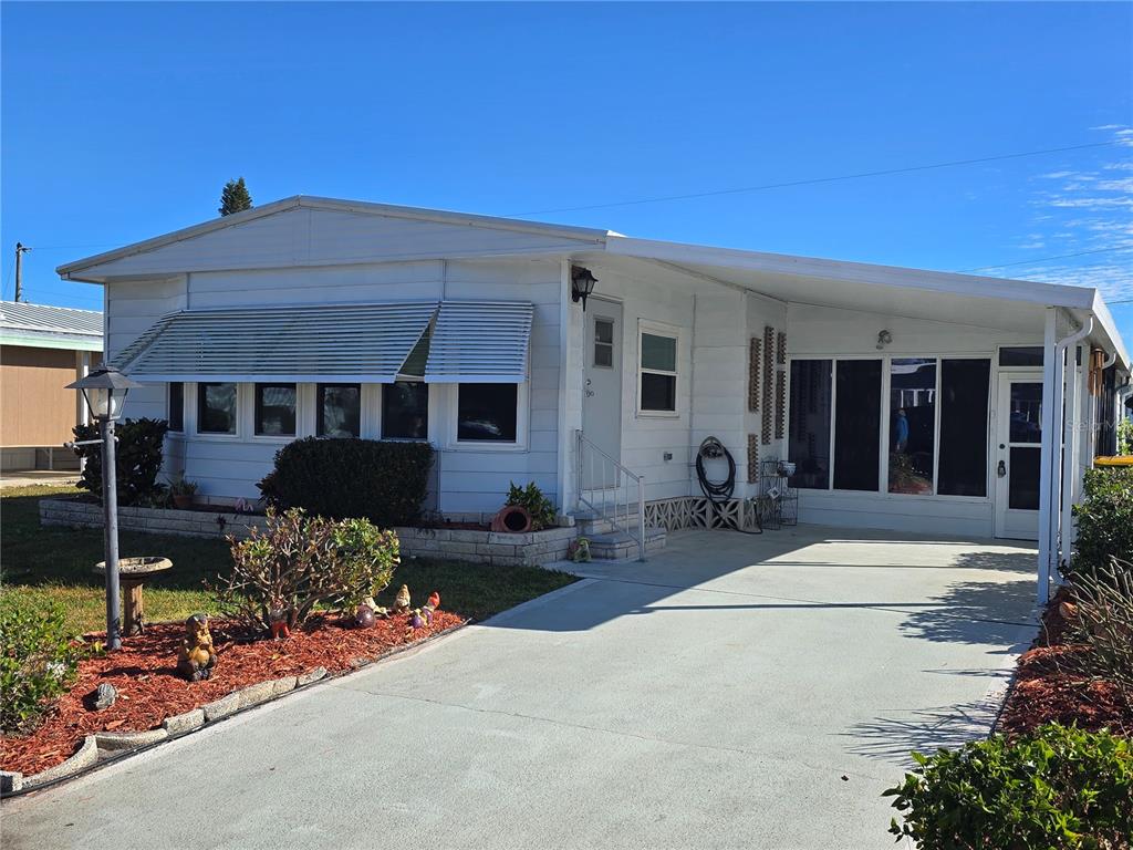 1535 Caribbean Road Sebring, FL 33870 - Photo 16 of 26 a front view of a house with sitting area
