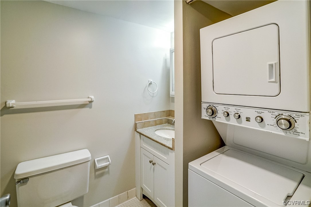 1501 Thistle Road, Unit 103 Henrico, VA 23238 - Photo 18 of 27 a utility room with dryer and washer