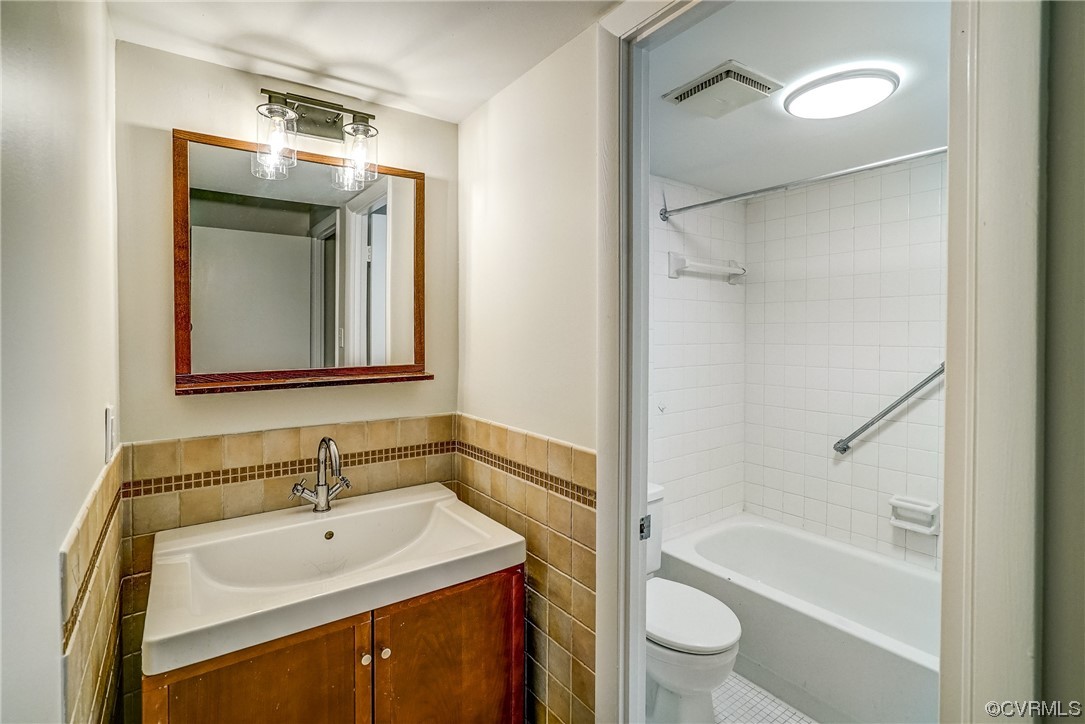 1501 Thistle Road, Unit 103 Henrico, VA 23238 - Photo 23 of 27 a bathroom with a sink toilet tub and shower
