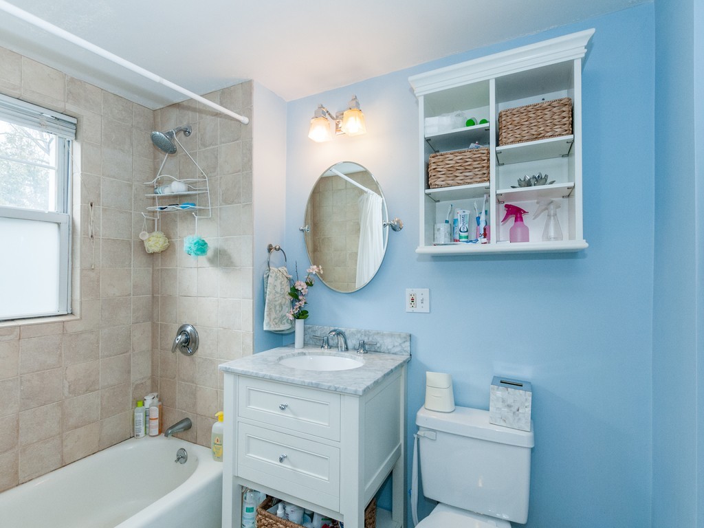 134 Middlesex Road, Unit 2 Chestnut Hill, MA 02467 - Photo 5 of 16 Gallery Image 5