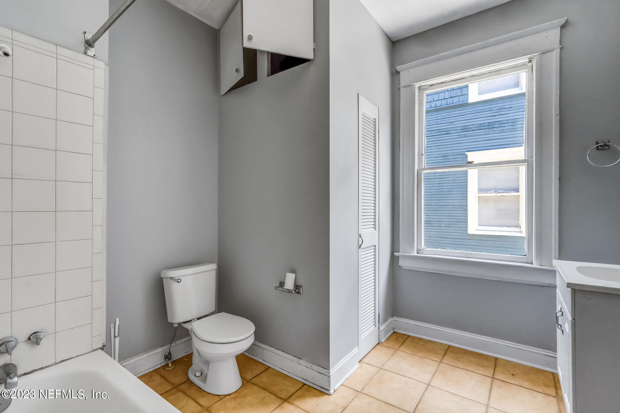 2805 College Street Jacksonville, FL 32205 - Photo 19 of 40 a bathroom with a toilet
