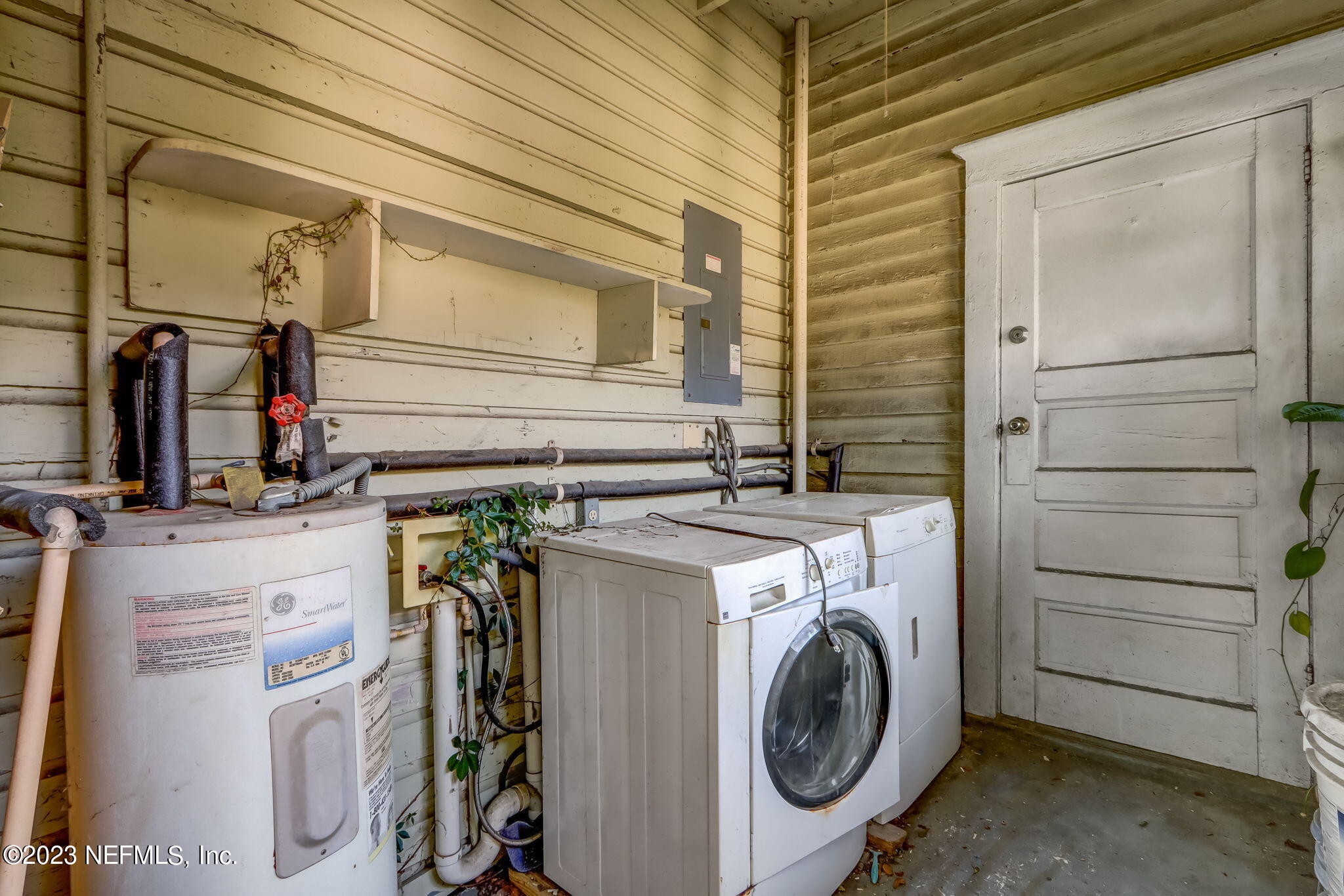 2805 College Street Jacksonville, FL 32205 - Photo 22 of 40 a utility room with dryer and washer