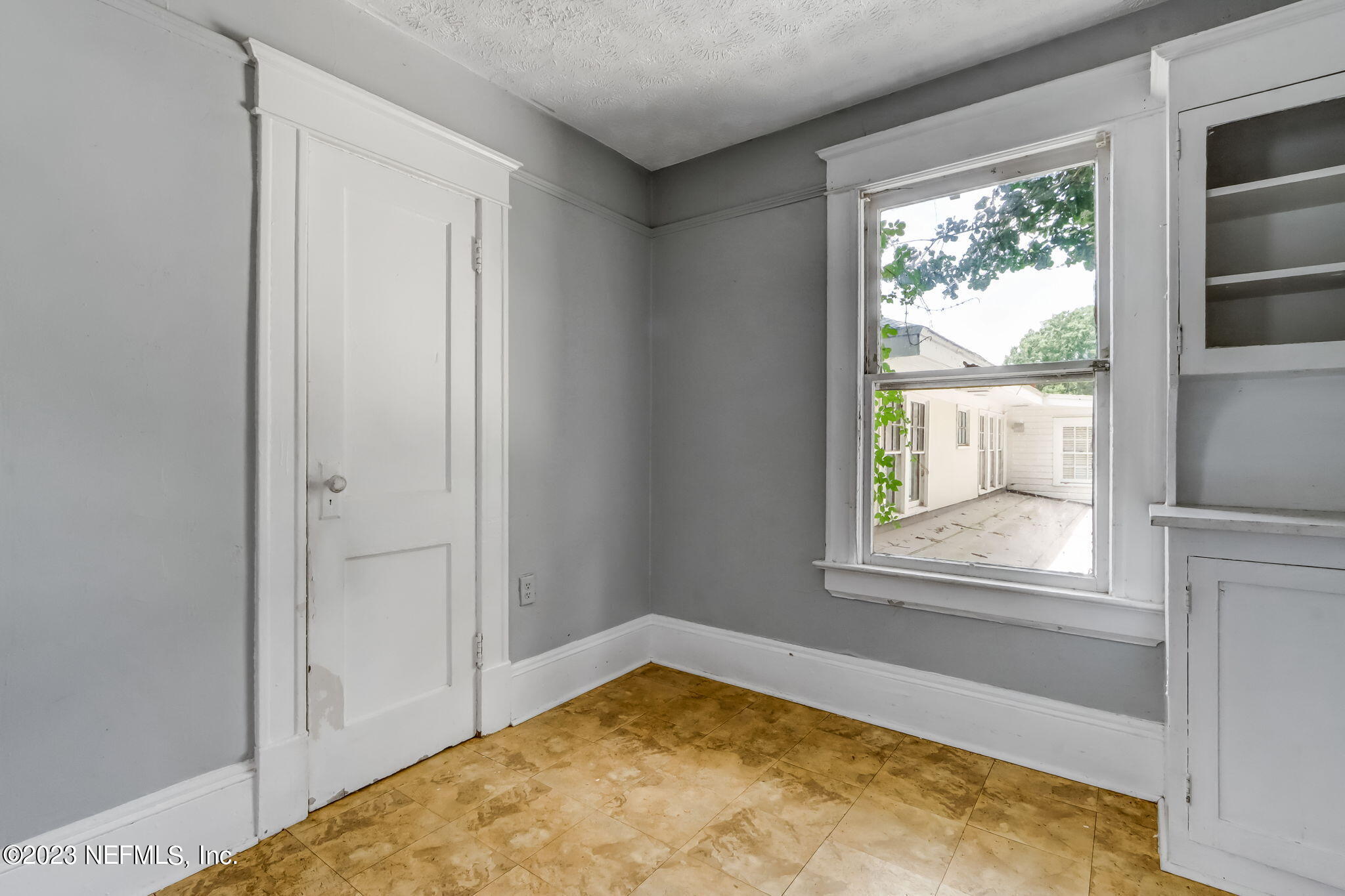 2805 College Street Jacksonville, FL 32205 - Photo 31 of 40 a view of empty room with window
