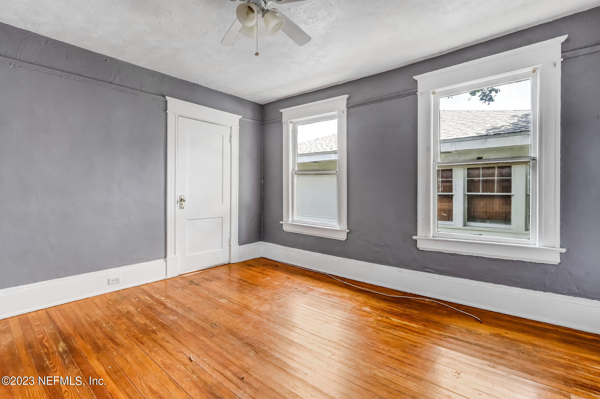 2805 College Street Jacksonville, FL 32205 - Photo 34 of 40 a view of empty room with wooden floor and fan