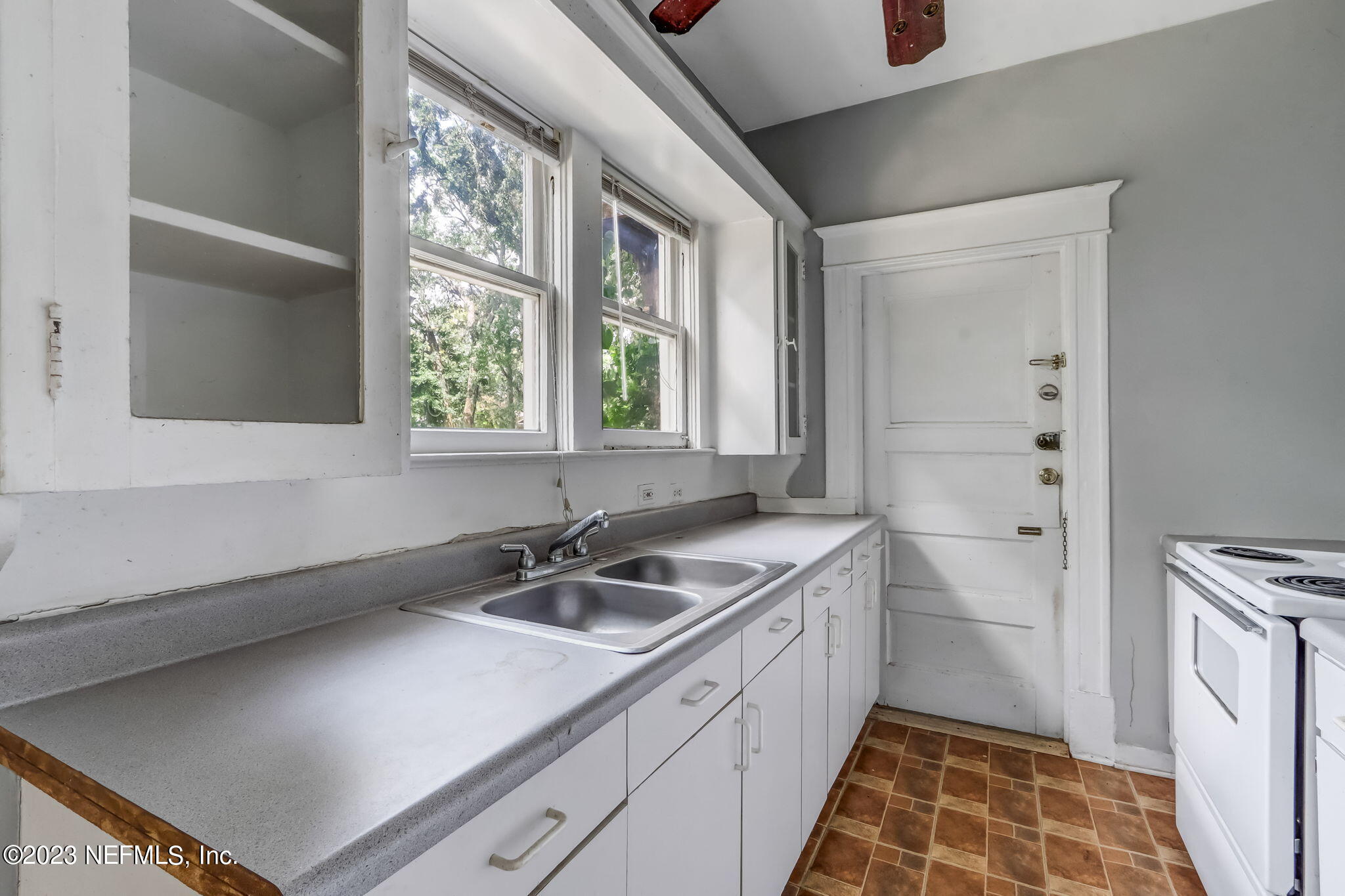 2805 College Street Jacksonville, FL 32205 - Photo 5 of 40 a kitchen with a sink and a window