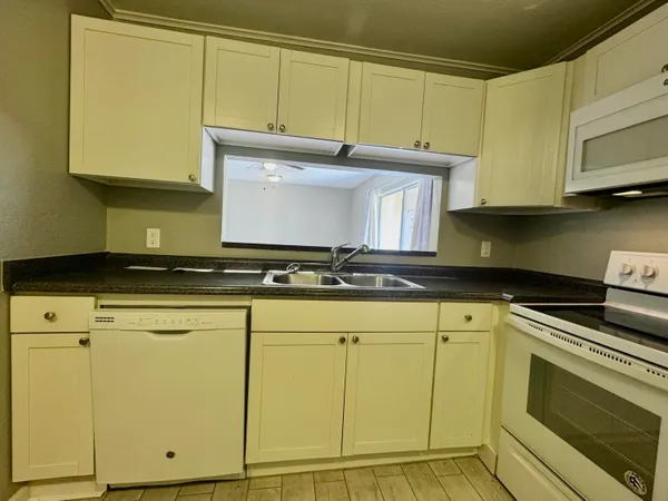 $100,000 | 401 Marshall Court, Unit 2, Fort Walton Beach, FL 32548