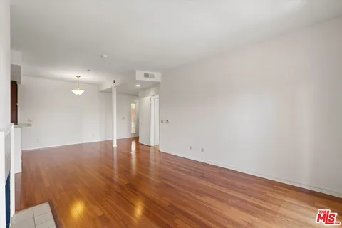 $749,000 | 1522 South Saltair Avenue, Unit 206, Los Angeles, CA 90025