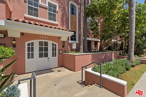 $749,000 | 1522 South Saltair Avenue, Unit 206, Los Angeles, CA 90025