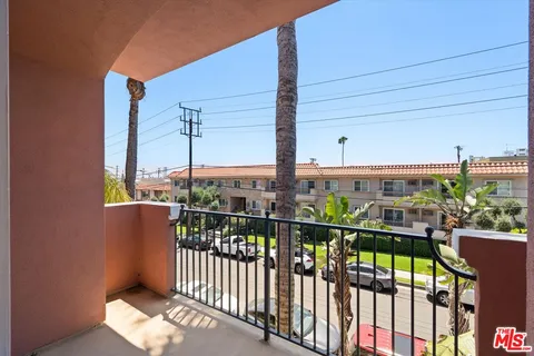 $749,000 | 1522 South Saltair Avenue, Unit 206, Los Angeles, CA 90025