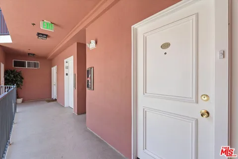 $749,000 | 1522 South Saltair Avenue, Unit 206, Los Angeles, CA 90025