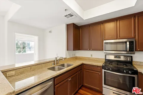 $749,000 | 1522 South Saltair Avenue, Unit 206, Los Angeles, CA 90025