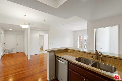 $749,000 | 1522 South Saltair Avenue, Unit 206, Los Angeles, CA 90025